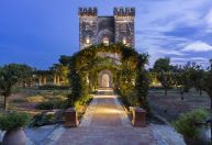 Cannes esconde villa privativa em ilha rodeada pelo azul do Mar Mediterrâneo