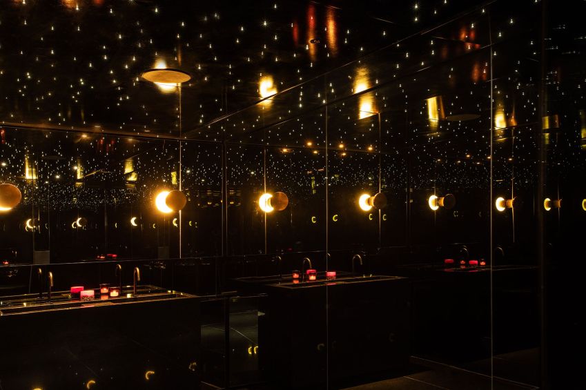 Banheiro instagramável do Elena faz sucesso nas redes sociais e vira ponto quase obrigatório dos clientes / Tomás Rangel