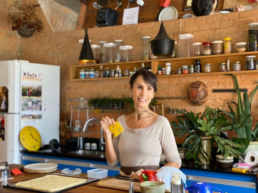 Cynthia Brant ministra aulas especiais sobre queijos veganos e culinária ayurvédica / Divulgação