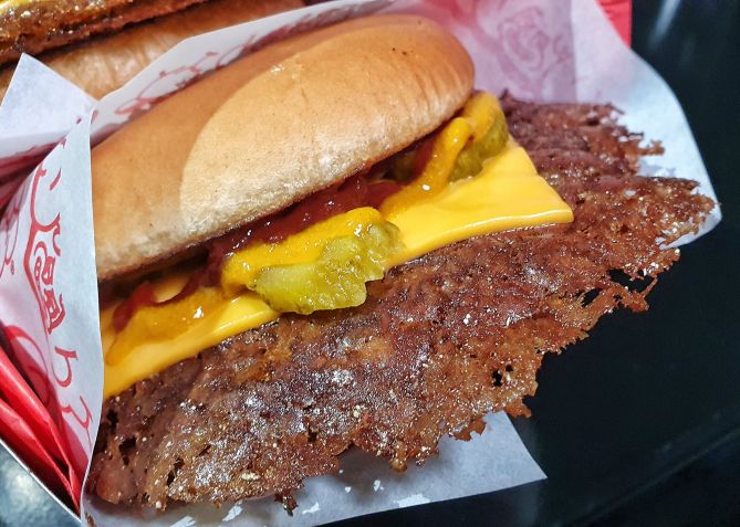 O smash burger American do Wolfs / Caroline Grimm