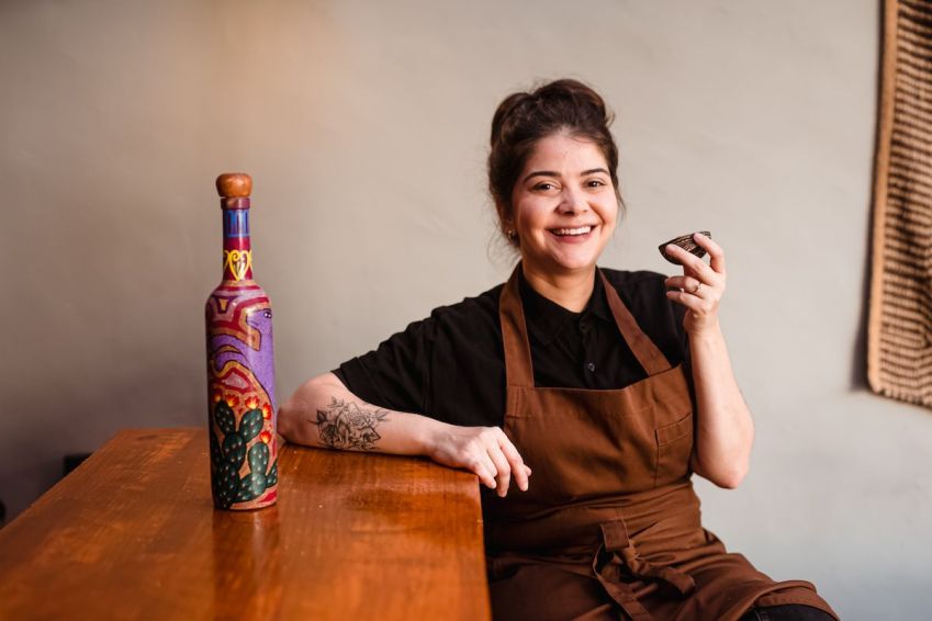 Luana Sabino, a primeira sommelière de Mezcal do Brasil / Amanda Francelino
