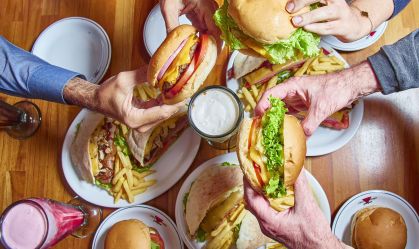 Osnir Hambúrguer: 54 anos de história, nova unidade e 1.000 lanches vendidos diariamente