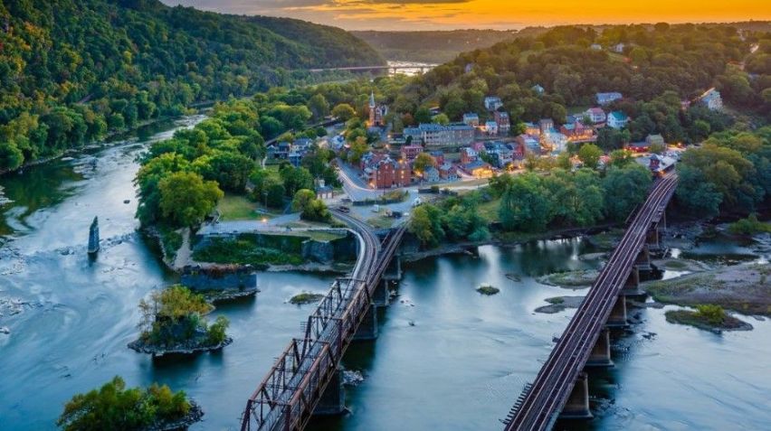 West Virginia / jonbilous/Adobe Stock