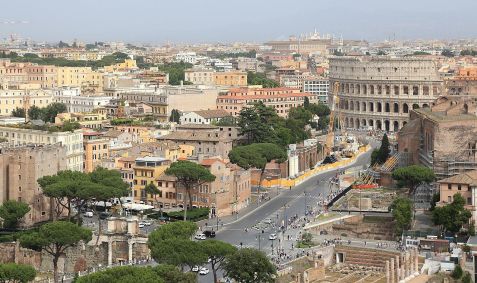 Pinheiros entre ruínas desvelam Roma, uma cidade que não sai de moda. Sua posição, no 9º lugar, reforça sua relevância.