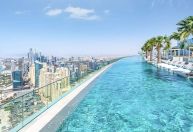 Mais alta, mais funda e no meio do deserto: conheça as piscinas incríveis de Dubai