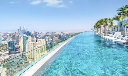 Mais alta, mais funda e no meio do deserto: conheça as piscinas incríveis de Dubai