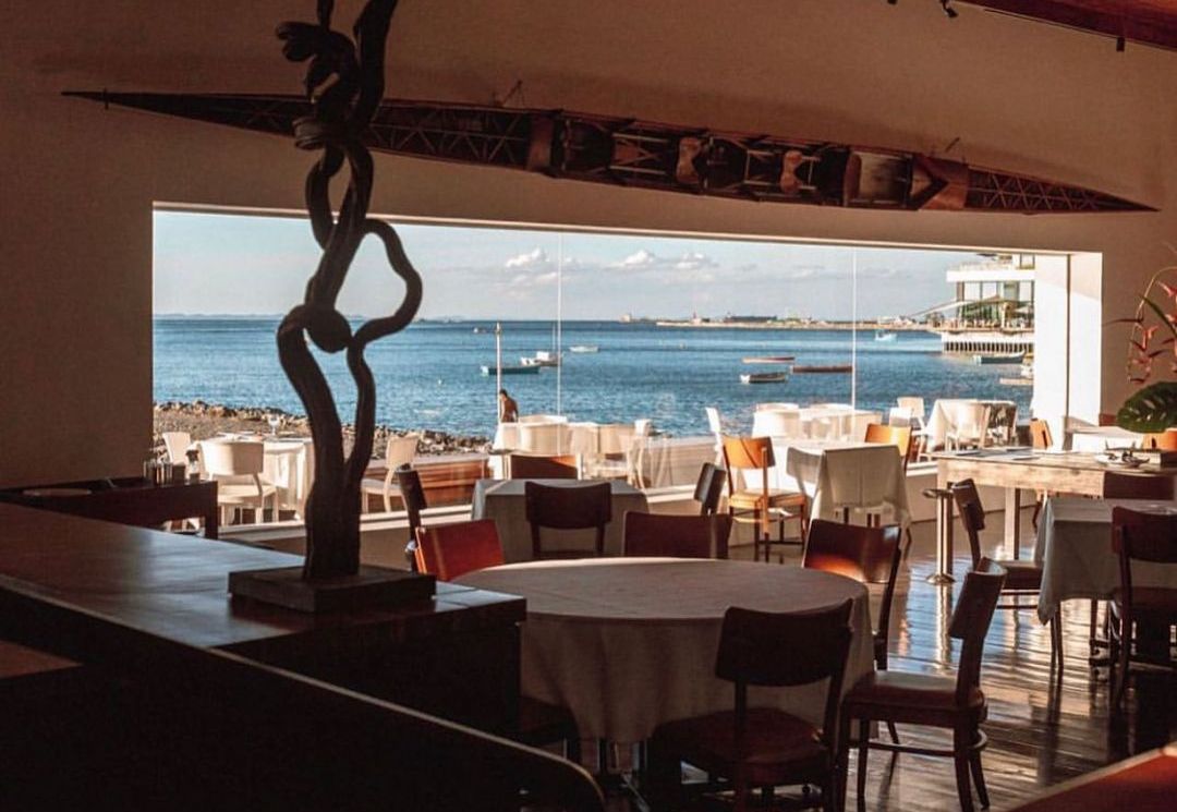 Ambiente sofisticado do Amado conta com varanda com vista para Baía de Todos os Santos / Reprodução/Instagram