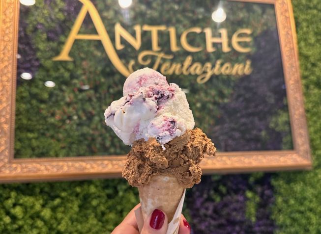 Gelatos da Antiche Tentazioni têm preparo na frente do cliente; sabores vão de chocolate, a frutas e veganos / CNN Viagem & Gastronomia