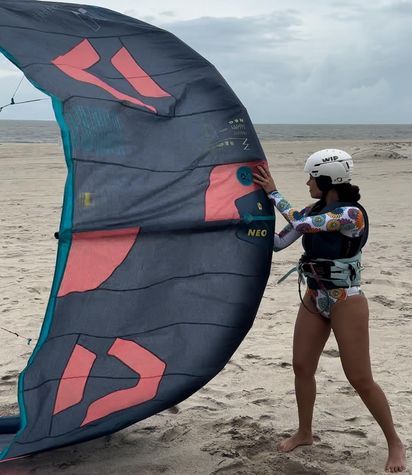 Daniela Filomeno faz aula de kite nas areais do Preá / CNN Viagem & Gastronomia