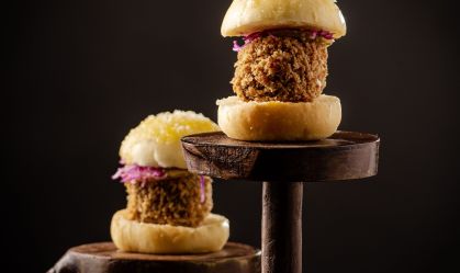 No tabuleiro da baiana tem... Conheça a história do Pão Delícia, iguaria da Bahia