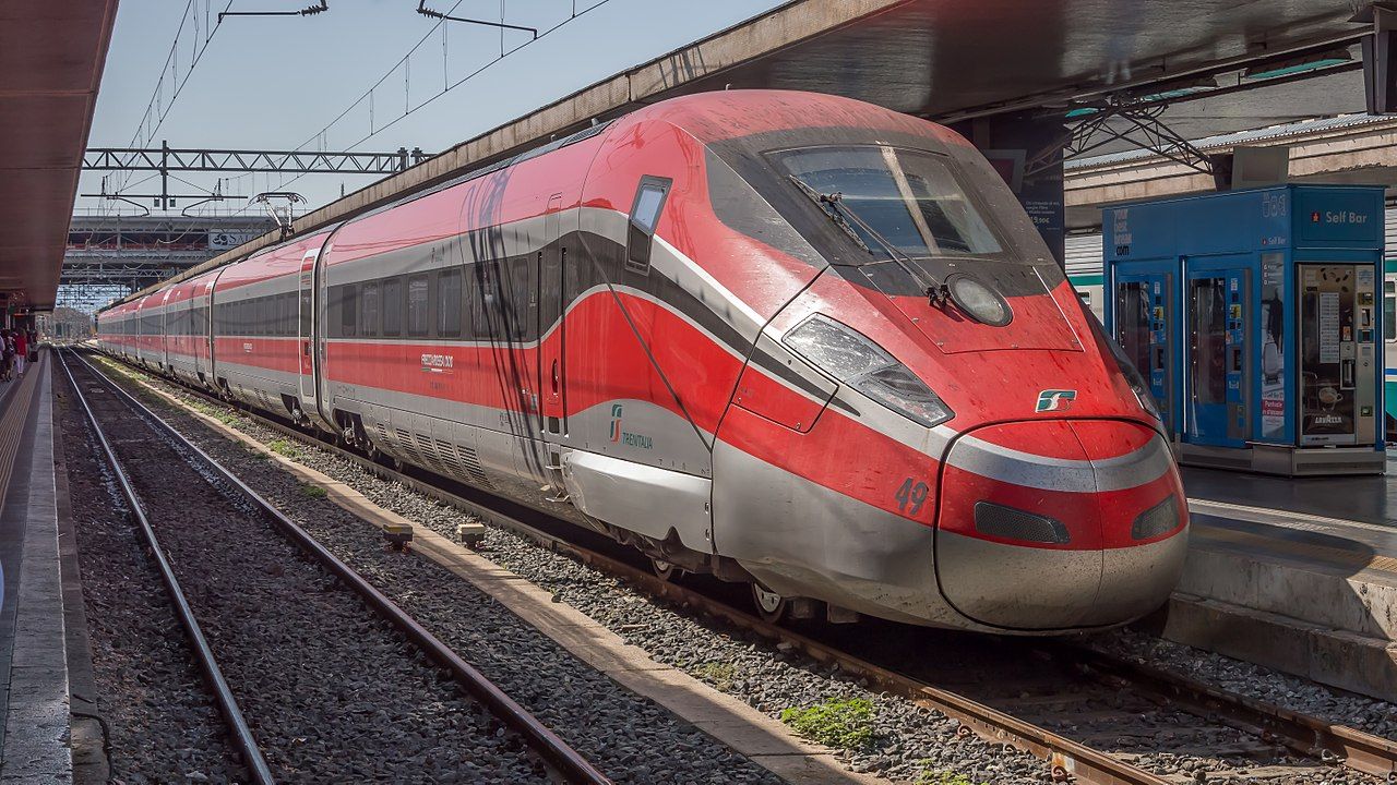 Trem Frecciarossa 1000 na estação Rome Termini, em Roma, que fará o trajeto direto entre a capital italiana e Pompeia