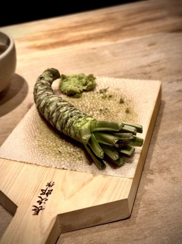 Wasabi fresco que é ralado na hora de servir / Tina Bini