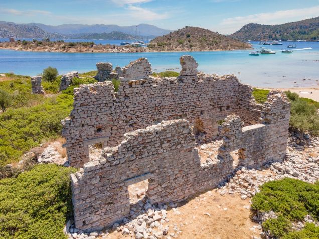 Solte a âncora para visitar as ruínas de Loryma / tunart/iStockphoto/Getty Images