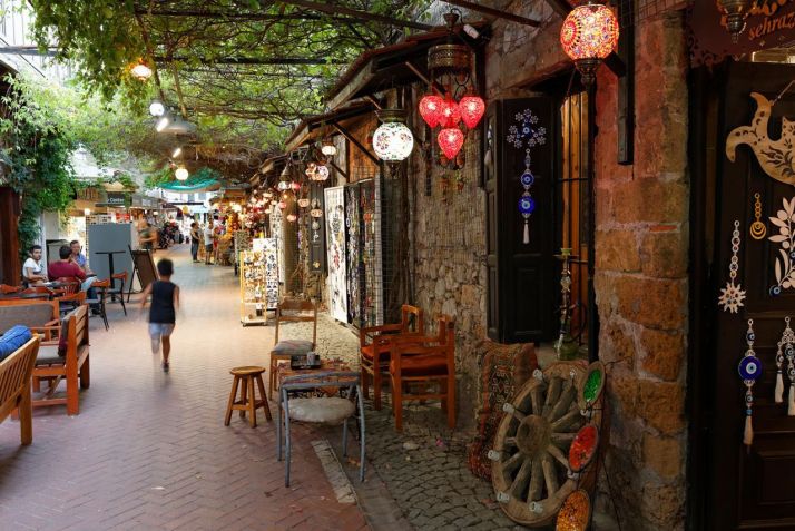 Fethiye é uma movimentada cidade portuária / imageBROKER.com/Alamy Stock Photo