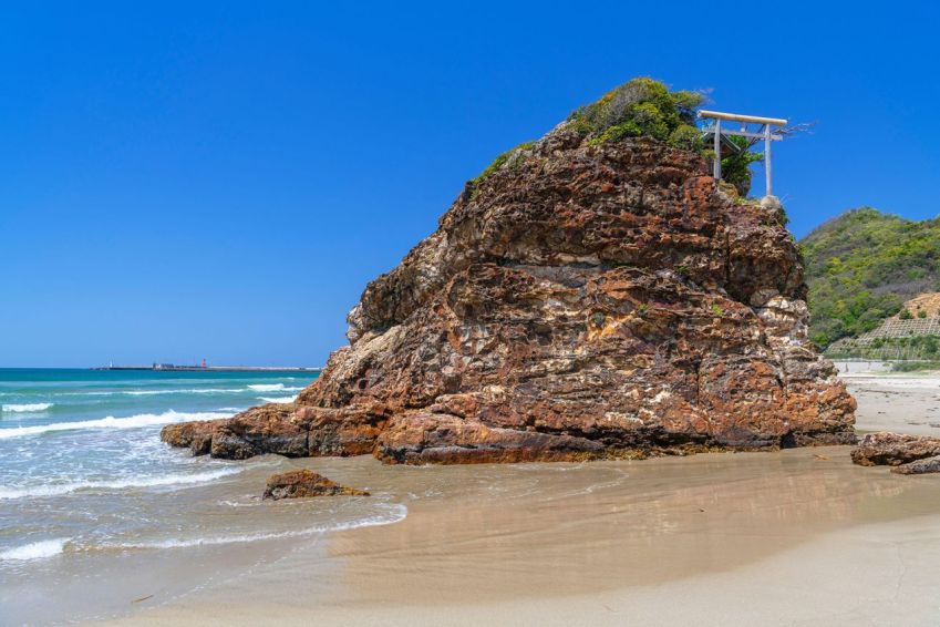 A praia de Inasa tem vista para o Mar do Japão / amana images inc./Alamy Stock Photo
