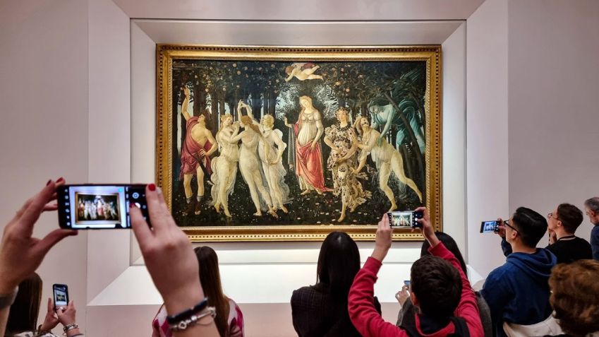 Os visitantes vão para a Itália por causa de suas maravilhas, como a Galeria Uffizi, em Florença, mas a desvantagem é o aumento do comportamento antisocial por parte dos turistas / David Silverman/Getty Images