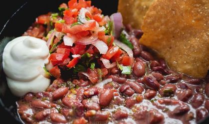 Brota, ótimo vegetariano da chef Roberta Ciasca, renasce em casarão centenário no Rio de Janeiro