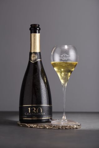 Premiado na França em 2020, 130 Brut Blanc de Blanc está entre os rótulos exportados para a Dinamarca / Light Box Estudio