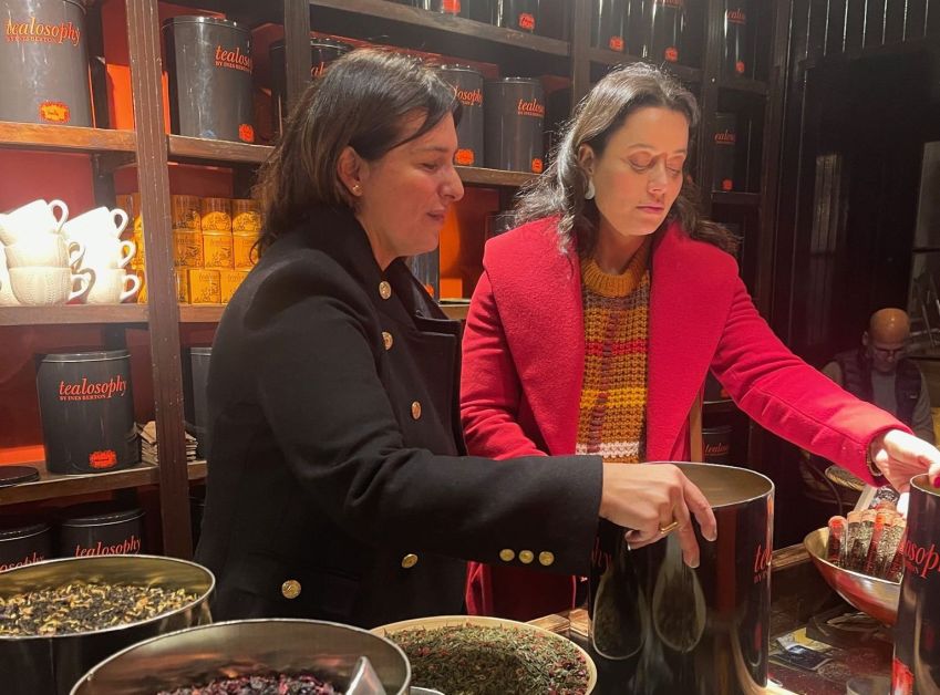 Daniela Filomeno e Inés Berton na loja da Tealosophy em Palermo / CNN Viagem & Gastronomia