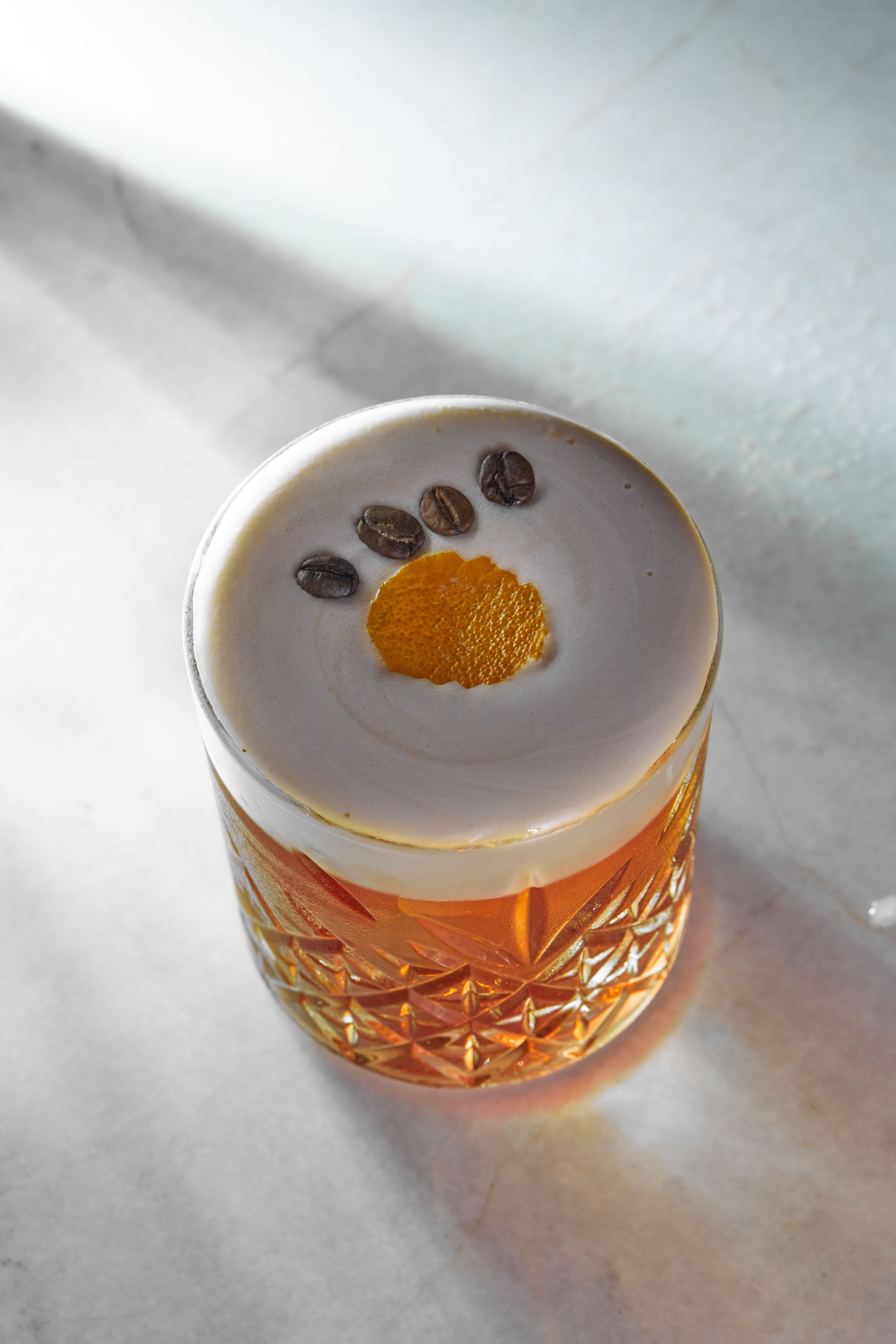 Coffee Negroni do Modern Mamma Osteria. Drinques com café são boas opções para harmonizar com sobremesas que levam chocolate  / Divulgação