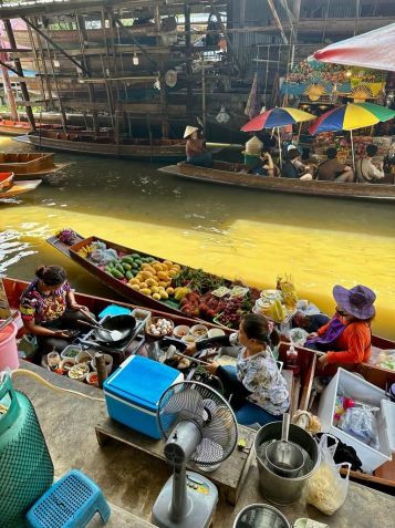 Damnoen Saduak Floating Market, em Bangkok, na Tailândia, é uma das opções de passeio da cidade / Arquivo pessoal
