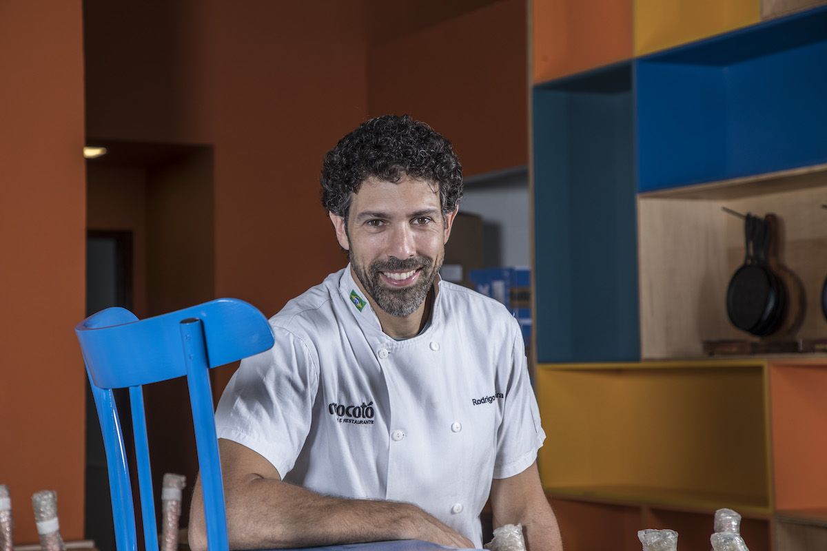 Rodrigo Oliveira, do Mocotó, cozinha ao lado da chef Fabiana Agostini, do Kaspia / Ricardo Dangelo