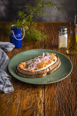 Toast de salmão defumado / Divulgação