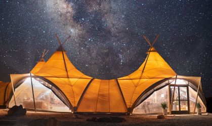 Acampamento de luxo recebe credencial que garante céu estrelado na hospedagem
