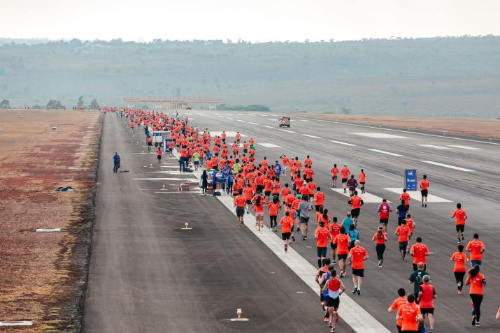 Atletas e entusiastas na 1ª edição do Flying Run em Brasília em 2019 / Reprodução/Site Aeroporto Internacional de Brasília