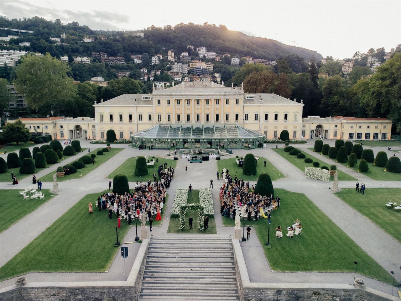 O Lago Como é um destino muito popular para casamentos. Aqui está um casamento em Villa Olmo planejado por Giorgia Fantin Borghi / Giacomo Terracciano Studio/Giorgia Fantin Borghi