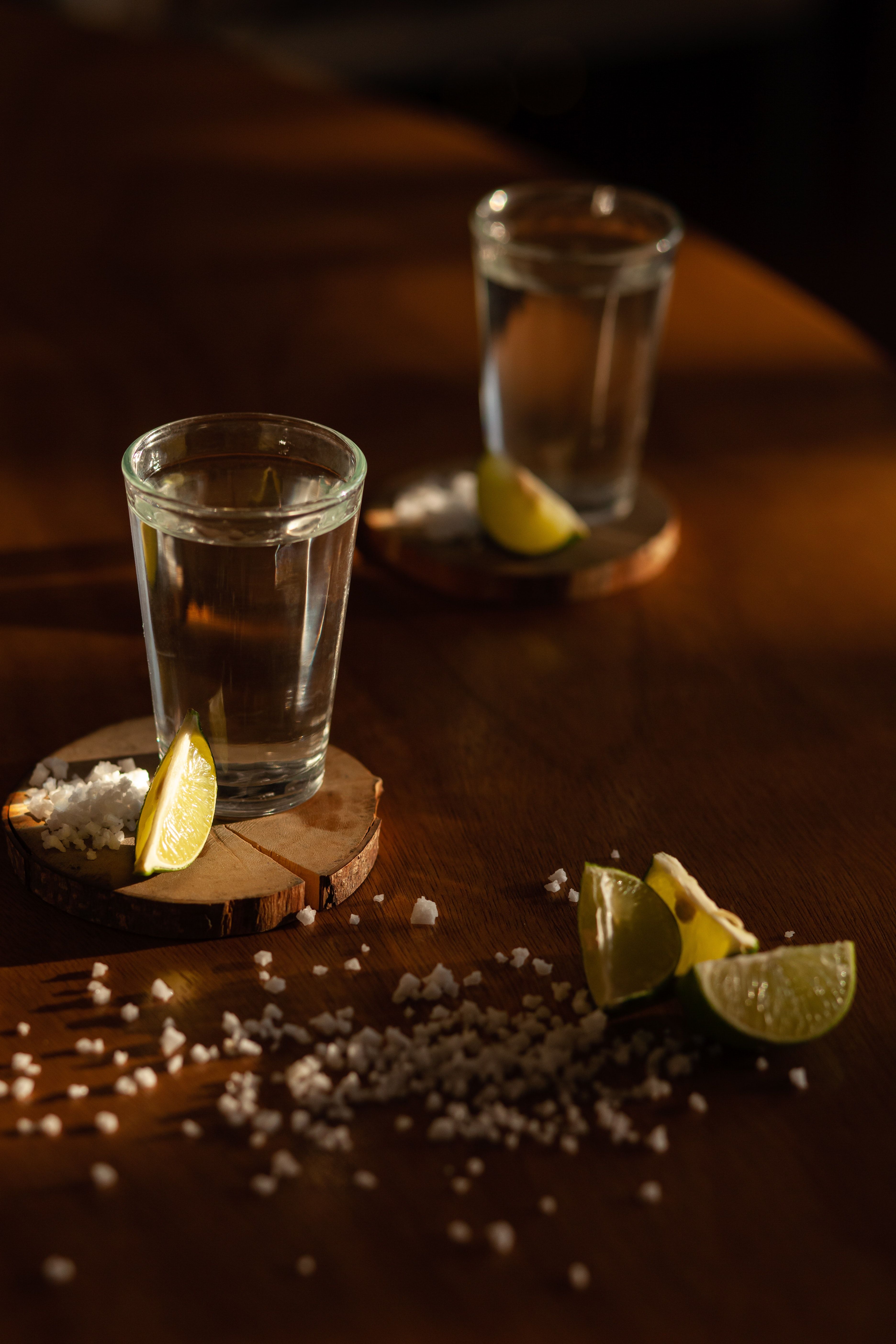 A Cachaça é considerada o terceiro destilado produzido localmente mais consumido do mundo, perdendo apenas para a Vodca na Rússia e o Soju coreano /