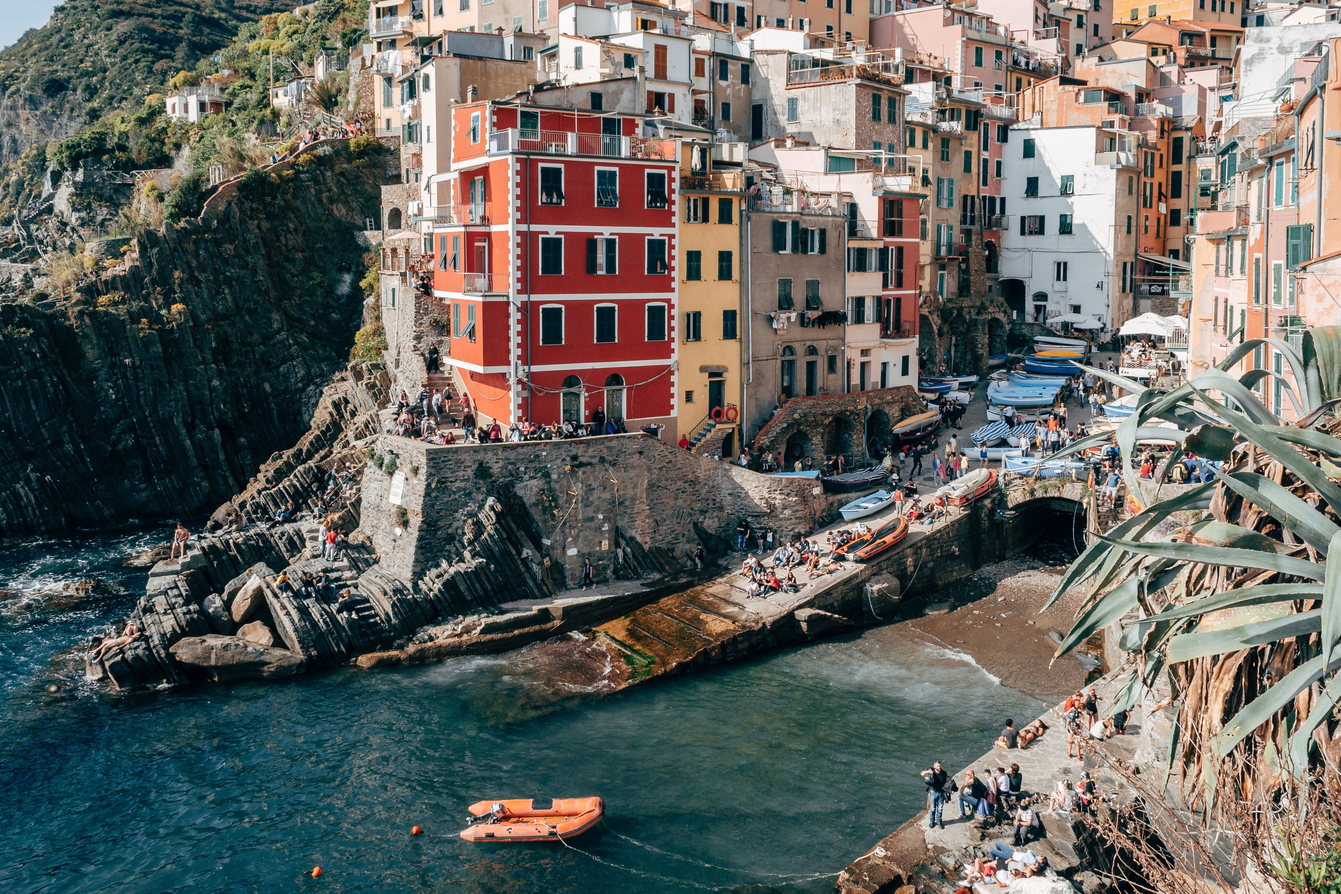 Via dell'Amore fica na comuna de Riomaggiore, que faz parte da Cinque Terre da Riviera Italiana