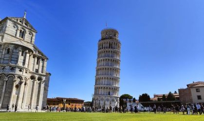 Torre de Pisa completa 850 anos com inclinação protegida e longe do perigo de desabar