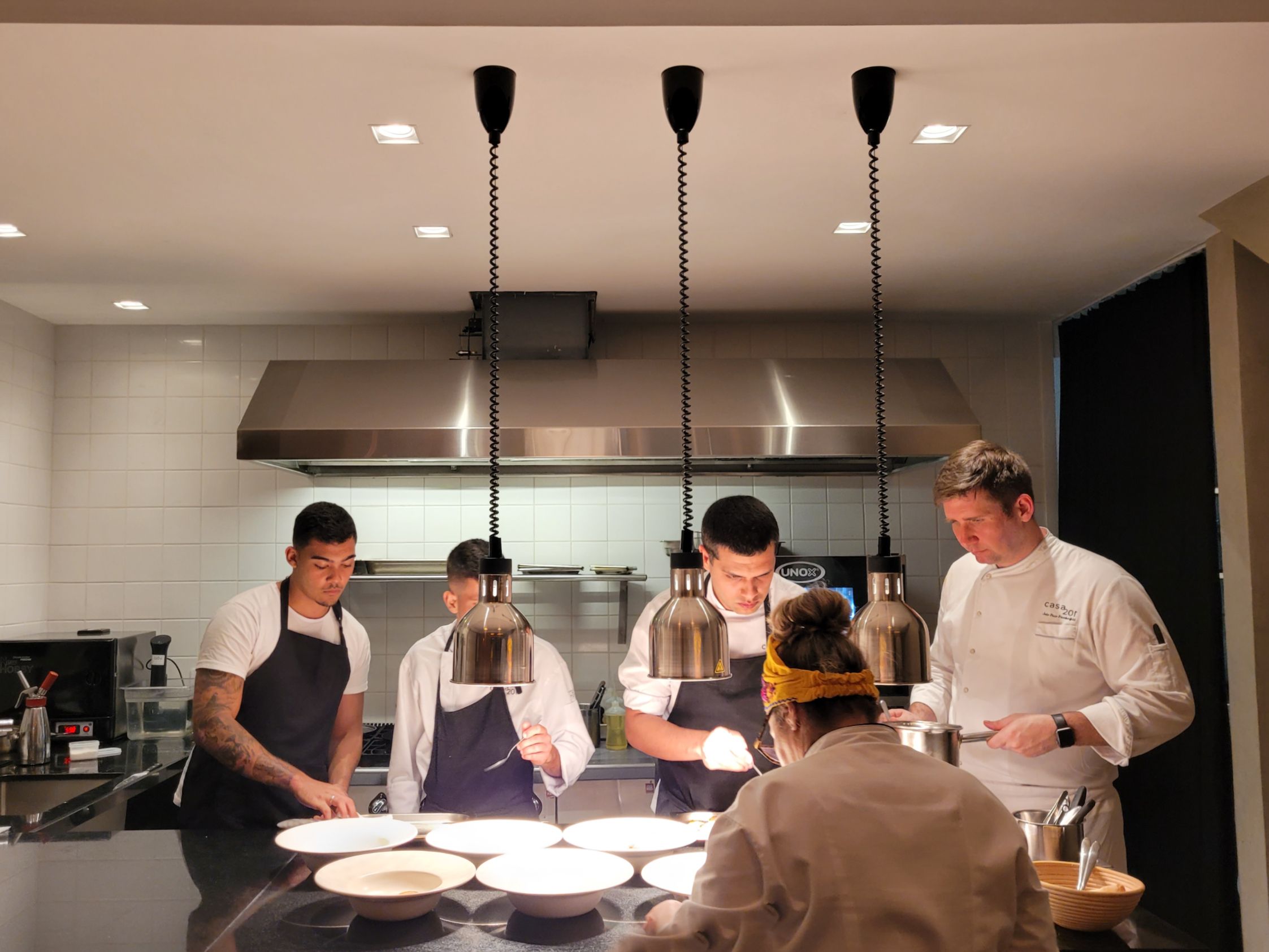 CASA 201 CHEF E EQUIPE EM ACAO FABIO WRIGHT