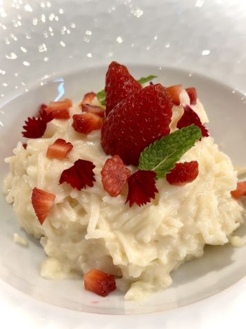 Cocada cremosa com morango / Tina Bini