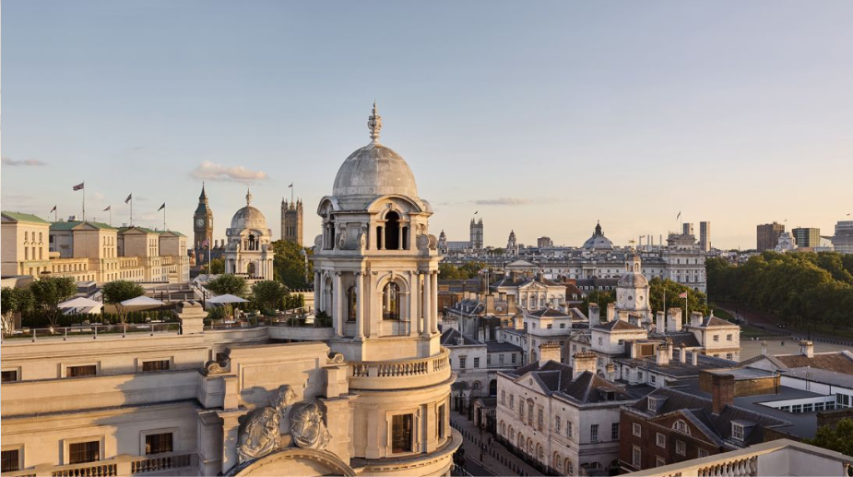 Hotel Raffles, em Londres, fica em Whitehall e se estende desde de Trafalgar Square até o Parlamento / The OWO