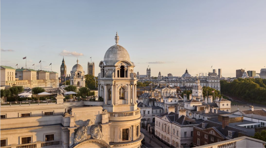 Hotel Raffles, em Londres, fica em Whitehall e se estende desde de Trafalgar Square até o Parlamento / The OWO