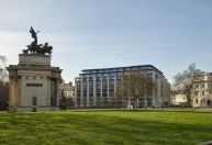 Vizinho do Buckingham Palace, hotel 5 estrelas The Peninsula Londres abre as portas em setembro