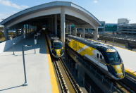 Trem de alta velocidade que liga Orlando e Miami é inaugurado na Flórida
