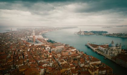 Onde “A Noite das Bruxas” foi filmado? Conheça a Veneza mal-assombrada do filme