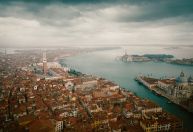 Onde “A Noite das Bruxas” foi filmado? Conheça a Veneza mal-assombrada do filme