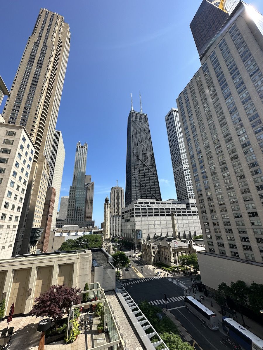 Vista do rooftop do The Peninsula Chicago, o Z Bar / Tina Bini