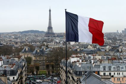 Torre Eiffel se destaca em meio a Paris