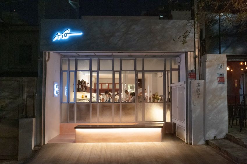 Fachado do Aiô Restaurante / Erik Kuro