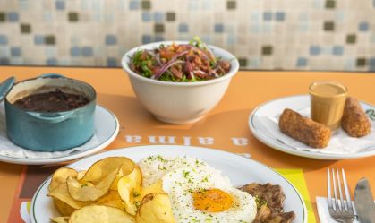 Comida de boteco: 5 bares em São Paulo com mais de 20 anos de mesas disputadas