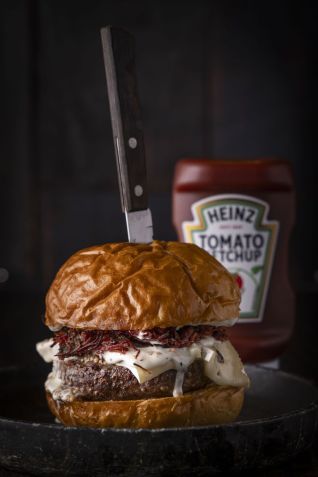 Charbon participa do festival com a criação Original 2.0 – Pastrami - Burguer de wagyu de 180g com queijo brie, lascas de pastrami artesanal da casa, maionese de trufas e semente de mostarda, no brioche / Mario Rodrigues