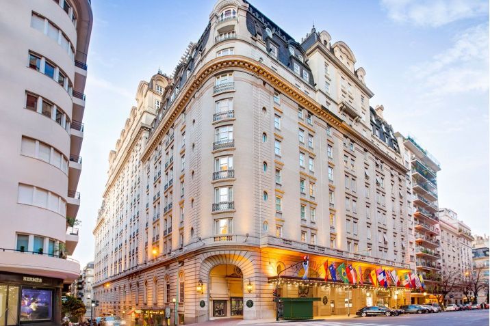 Fachada do Alvear Palace, clássico hotel localizado no bairro da Recoleta, em Buenos Aires, desde 1932/ Site oficial
