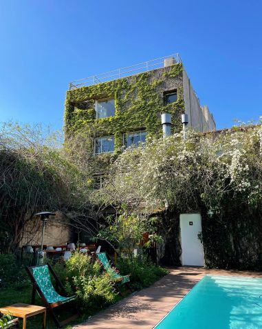 Home Hotel fica localizado no bairro de Palermo, em Buenos Aires e busca ser a casa de seus hóspedes na cidade / Reprodução Instagram