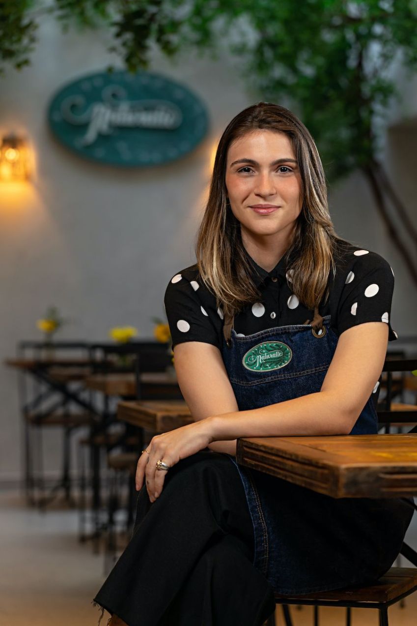 Nathalie Passos (foto), do Naturalie Bistrô, recebe Alvaro Clavijo e Tássia Magalhães / Rodrigo Azevedo