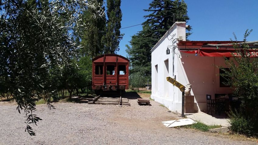 Primula Cantina Ferroviaria está dentro da Bodega Estrella de Los Andes, em Mendoza. Cardápio muda às terças-feiras / Reprodução Facebook